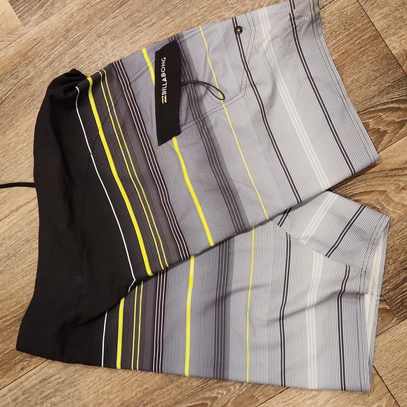 Billabong shorts / Swimmers - Picture 4 of 5